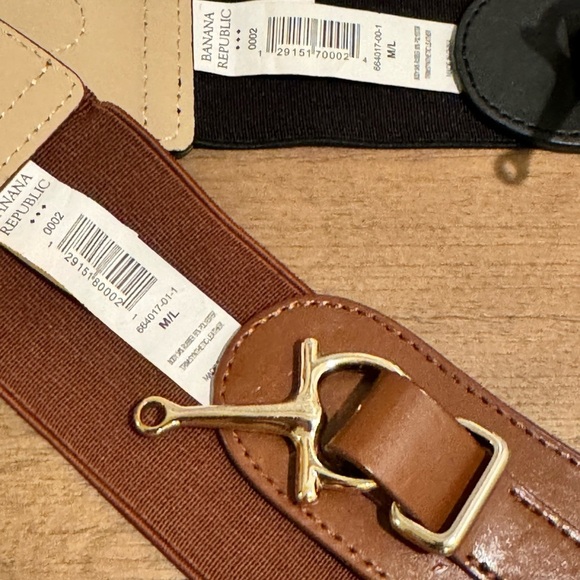 Two Banana Republic stretch belts with stylish buckles - Picture 2 of 3